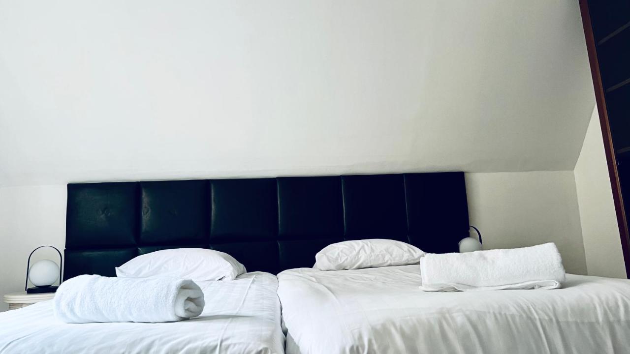 Efren'S Cosy House Hotel บรูจส์ ภายนอก รูปภาพ